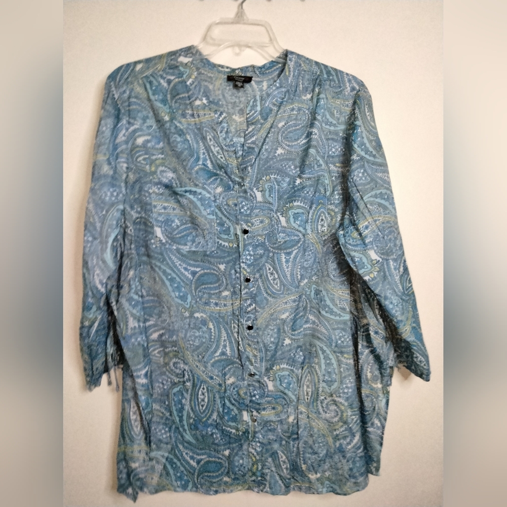 Cocomo Woman (Size 2X) Blue Paisley Pattern Button Down Front 3/4 Sleeves Top